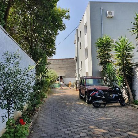 Klerichi Hotel ティラナ エクステリア 写真