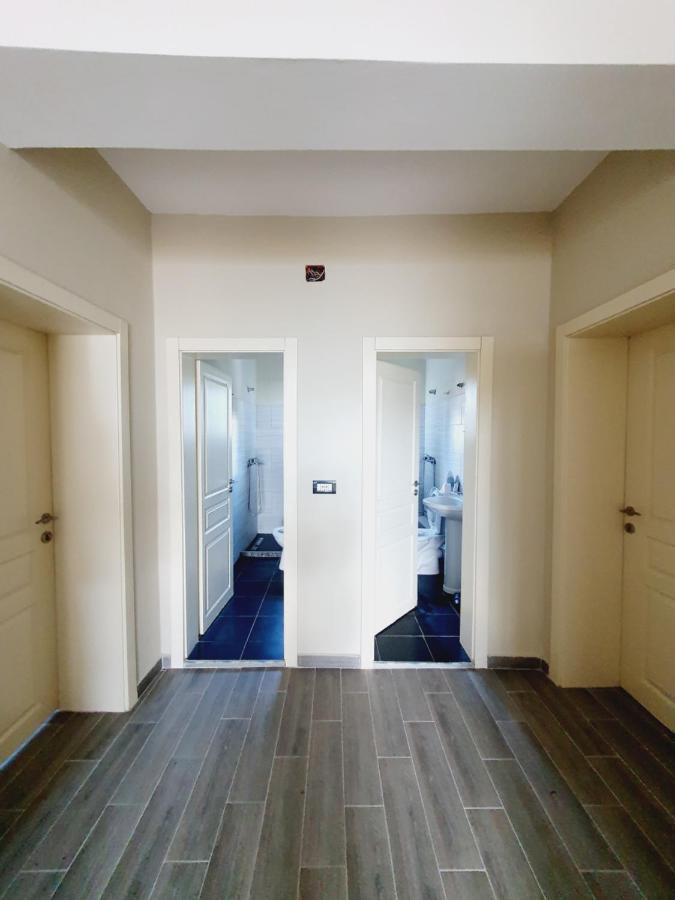 Klerichi Hotel ティラナ エクステリア 写真